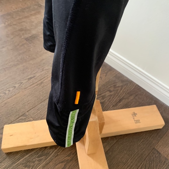 Lucy cropped Leggings size XS black w/ neon turquoise accents - Picture 6 of 6